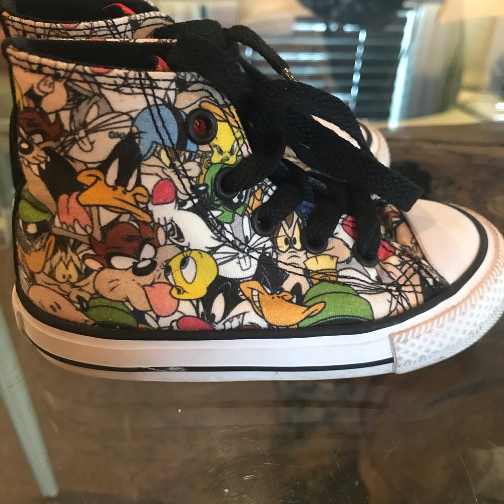 Toddler Converse- looney tunes